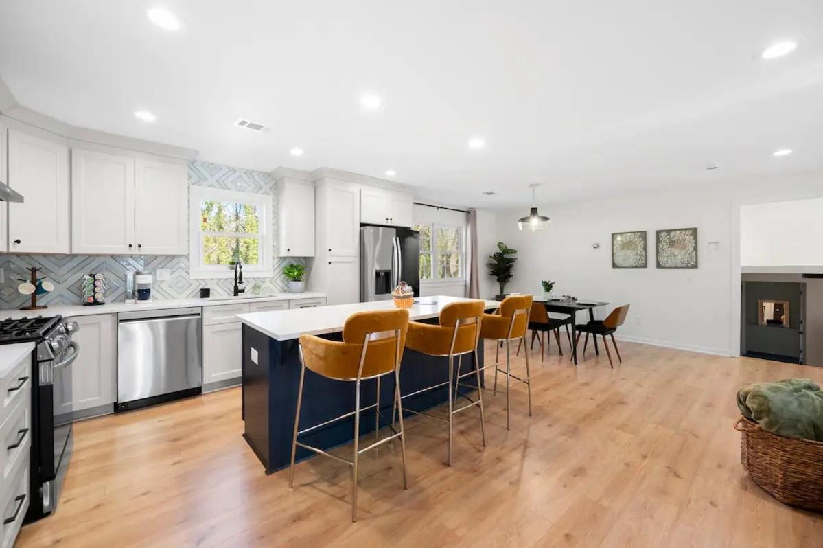 Outdoor Projector, Arcade, Fire Pit, 2 Car Garage, 2 Living Rooms سنيلفيل المظهر الخارجي الصورة